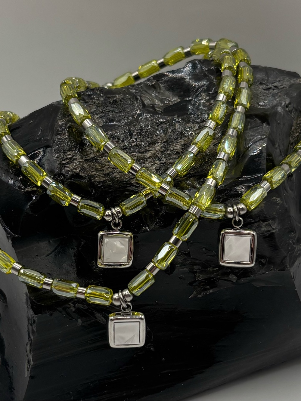 *ANKLET* S.Steel Mother of Pearl & AB Peridot Colored Glass Stretchy Anklet
